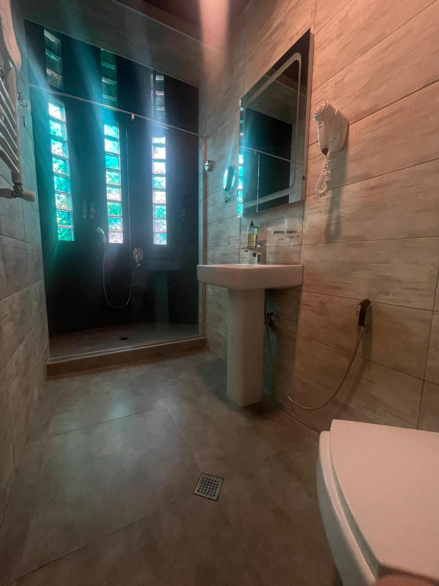 Apart Hotel West Tbilisi Ngoại thất bức ảnh