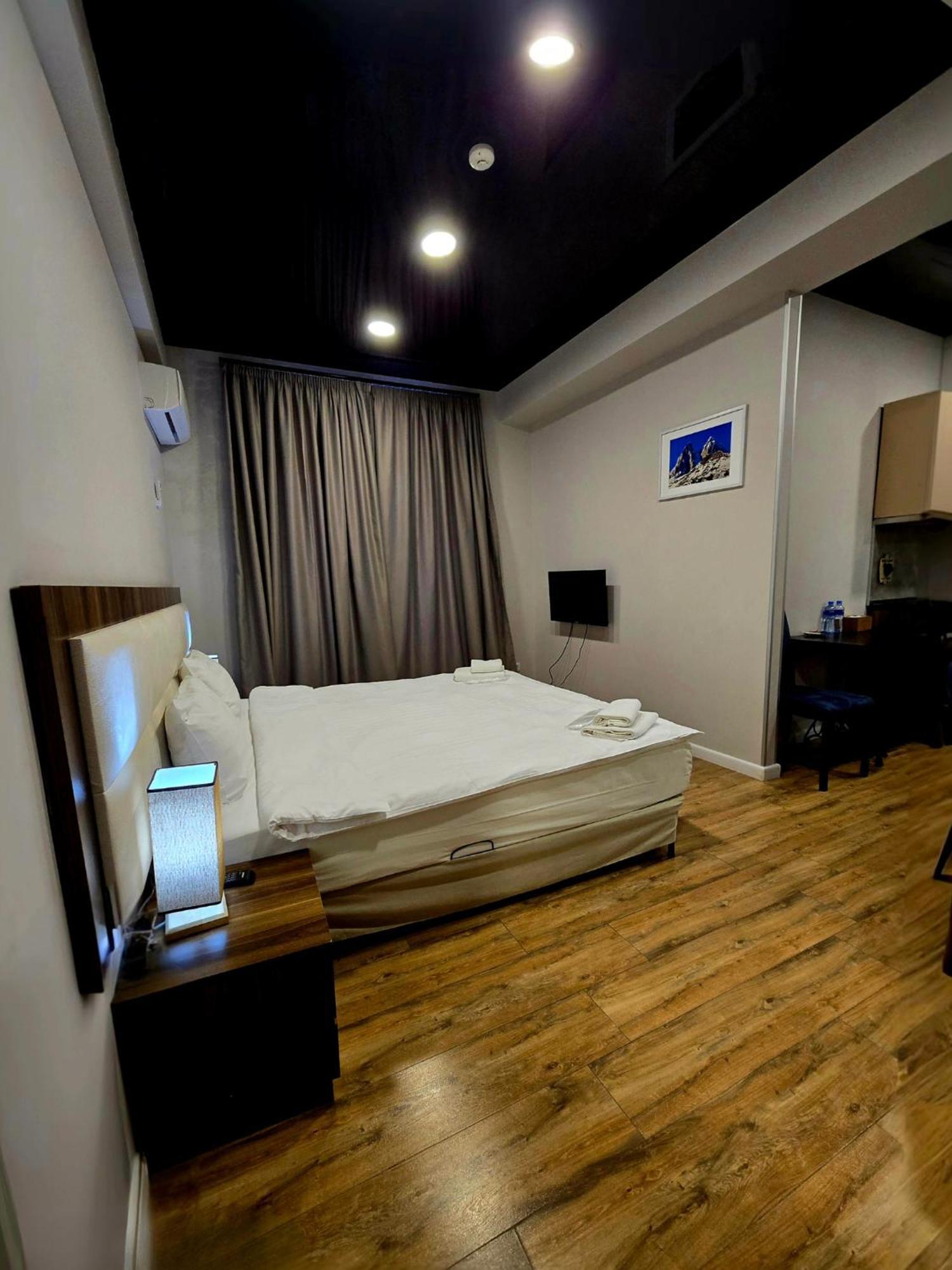 Apart Hotel West Tbilisi Ngoại thất bức ảnh
