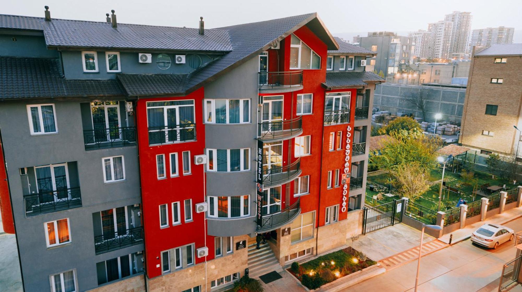 Apart Hotel West Tbilisi Ngoại thất bức ảnh